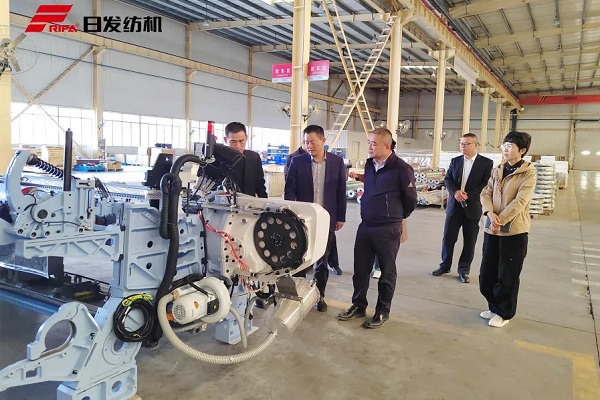 Shandong RIFA: El Secretario General Liu Changlei DE LA Asociación DE LA Industria de Fibra de Vidrio de China y su delegación visitan la empresa para la inspección
