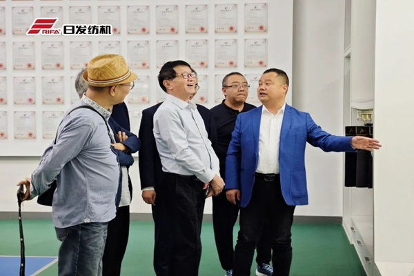 Cálida bienvenida a la delegación de la Asociación de Textiles y Ropa de Xinjiang que visita RIFA